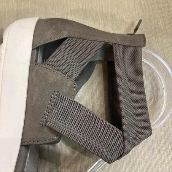 EILEEN FISHER Sz 8 Tumbled Nubuck Zipper Closure Rubber Sole Sneaker Sandals - Picture 4 of 10